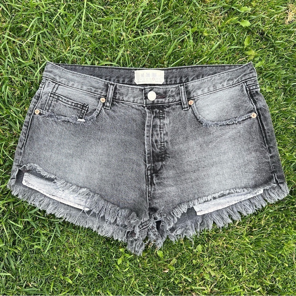 We The Free Loving Good Vibrations Distressed Frayed Shorts Size 29 Washed Black